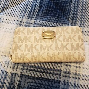 Michael Kors Cream Wallet
